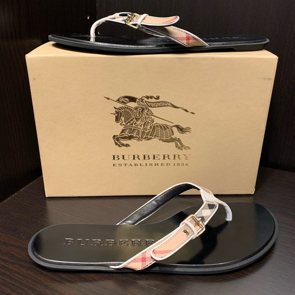 New Authentic Burberry Parsons Check Thong Sandals